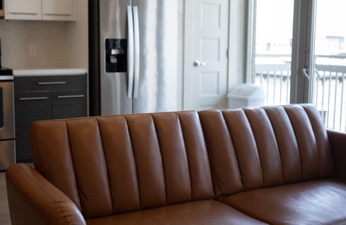Midtown Apartment | Cozy 1-bedroom in enjoyable Houston with fitness room, WiFi, Pool, Balcony
