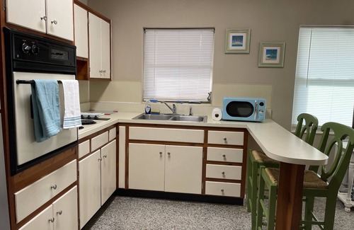 Tropic House | Cozy 1 Bedroom in Historic Eau Gallie