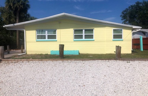 Tropic House | Cozy 1 Bedroom in Historic Eau Gallie