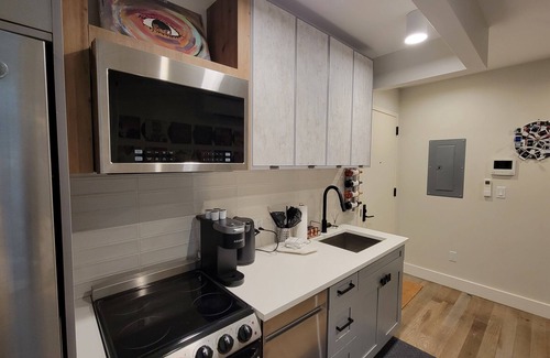 Brooklyn Apartment | Cozy 1 bedroom in the Heart of Brooklyn!