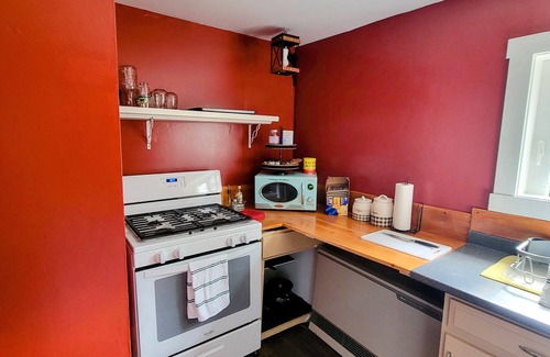 Waterbury Apartment | Cozy 1-bedroom loft apartment in lovely Duxbury