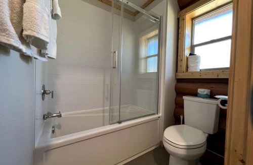 Bonners Ferry House | Cozy 1-Bedroom Log Cabin with Full Kitchen & Wi-Fi | Bonners Ferry, Idaho Retreat