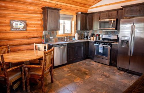Bonners Ferry House | Cozy 1-Bedroom Log Cabin with Full Kitchen & Wi-Fi | Bonners Ferry, Idaho Retreat