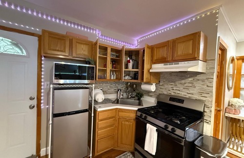 Country Club Apartment | Cozy 1-bedroom lower level apartment with WiFi, AC in charming The Bronx