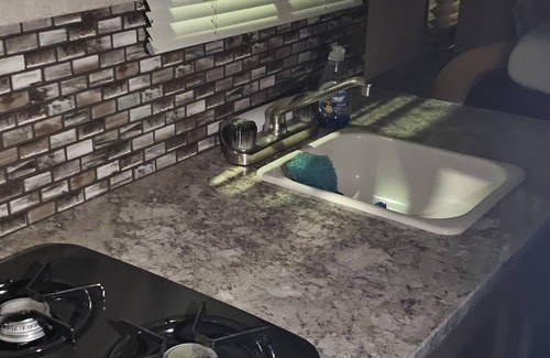 Indio House | Cozy 1-bedroom mobile home in charming Indio Calidornia, w/AC & access to pool.