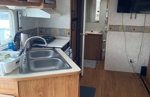 Miami Gardens House | Cozy 1-bedroom mobile home with WiFi, AC in wonderful Miami
