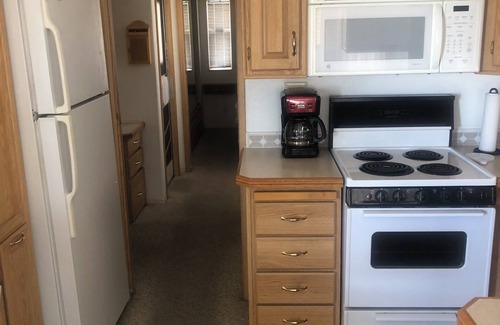 Foothills House | Cozy 1-bedroom mobile home in Yuma Foothills. Additional screened Arizona Room