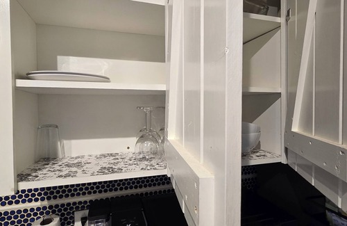 Newport Apartment | Cozy 1-bedroom Owners Apartment in downtown. Walk to main street.