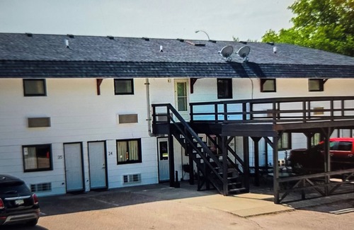 Hot Springs Apartment | Cozy 1 bedroom private apt sleeps up to 4 people. Come enjoy the Black Hills,of