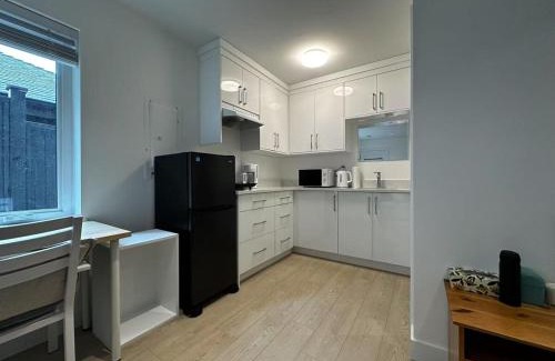 West Point Grey House | Cozy 1-Bedroom Retreat, Prime Location on W 14th!