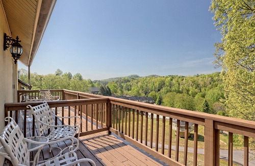 Clayton Condo | Cozy 1-Bedroom Retreat in Clayton with Two Queen Beds and Mountain Views