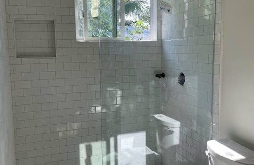 Crenshaw House | Cozy 1-bedroom Spanish bungalow in hip West Adams with WiFi, AC