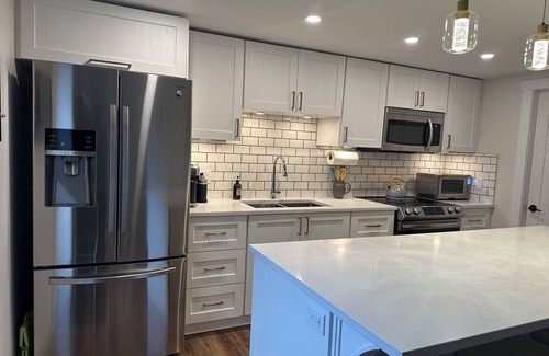 Abbotsford Apartment | Cozy 1 bedroom suite 5 minutes from UFV and the Abbotsford Entertainment Centre.