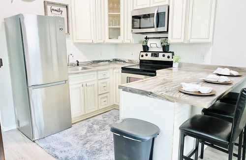 Arlington House | Cozy 1-bedroom tiny house B, Mayo Clinic cruise port Towncenter stadium UNF