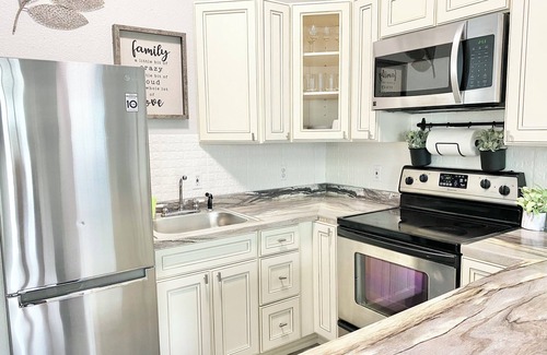 Arlington House | Cozy 1-bedroom tiny house B, Mayo Clinic cruise port Towncenter stadium UNF