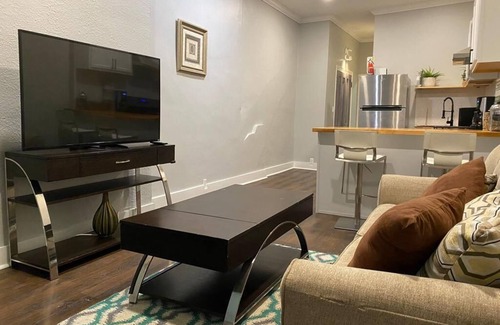 Mount Adams House | Cozy 1-bedroom townhome in beautiful Mt. Adams Cincinnati with AC, WiFi