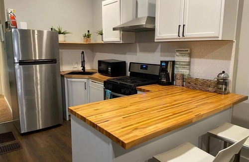 Mount Adams House | Cozy 1-bedroom townhome in beautiful Mt. Adams Cincinnati with AC, WiFi
