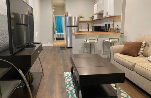 Mount Adams House | Cozy 1-bedroom townhome in beautiful Mt. Adams Cincinnati with AC, WiFi