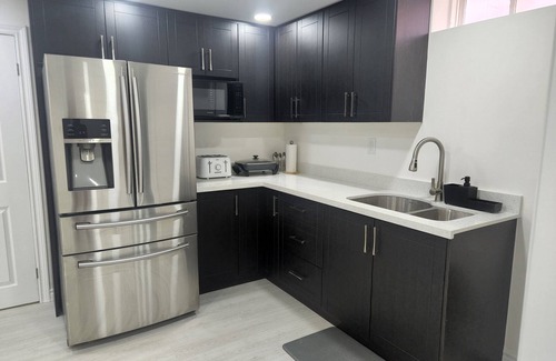 Halton Regional Municipality House | Cozy 1 bedroom unit - Well spaced & free parking.