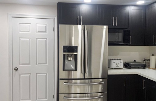 Halton Regional Municipality House | Cozy 1 bedroom unit - Well spaced & free parking.