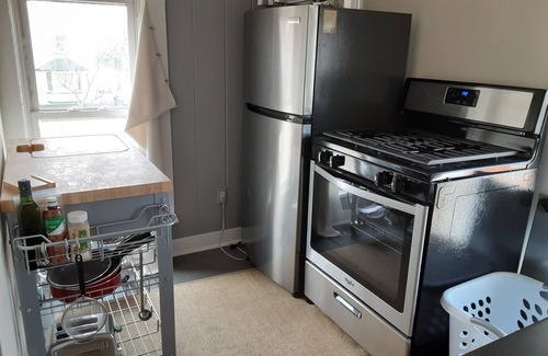 Harvard Apartment | Cozy 1-bedroom upper apartment with AC and WiFi in charming Harvard