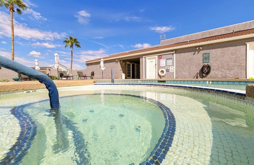 East Mesa House | Cozy 1-bedroom modern manufactured home in a fun 55+ Apache Junction park!