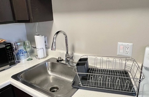 East Colorado Springs Apartment | Cozy 1 Bedroom in Pikes Peaks neighborhood. Close by from Garden of The Gods.