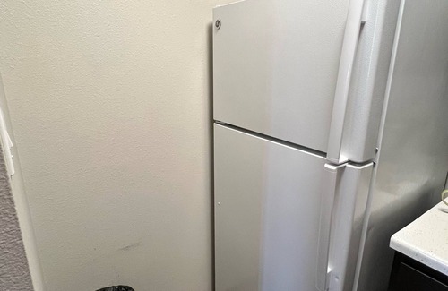 East Colorado Springs Apartment | Cozy 1 Bedroom in Pikes Peaks neighborhood. Close by from Garden of The Gods.