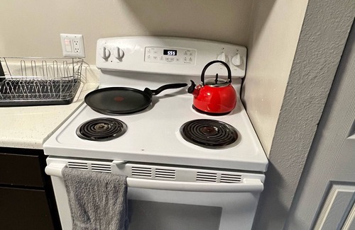 East Colorado Springs Apartment | Cozy 1 Bedroom in Pikes Peaks neighborhood. Close by from Garden of The Gods.