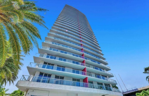 Hallandale Beach Apartment | Cozy 1-Bedroom Condo Steps from the Ocean 2109