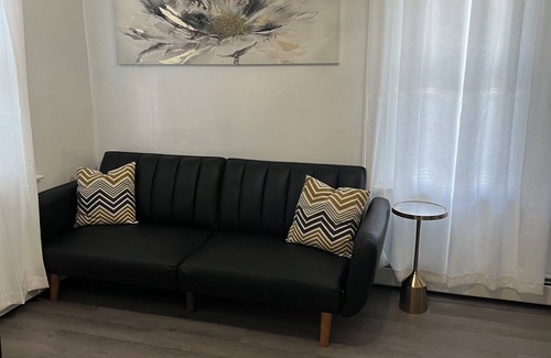 Wanskuck Apartment | Cozy 1-bedroom apartment in awesome North Providence with AC