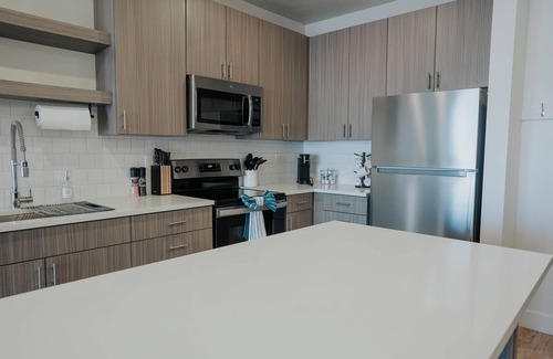 People's Freeway Apartment | Cozy 1-bedroom apartment in brilliant South Salt Lake with fitness center, AC