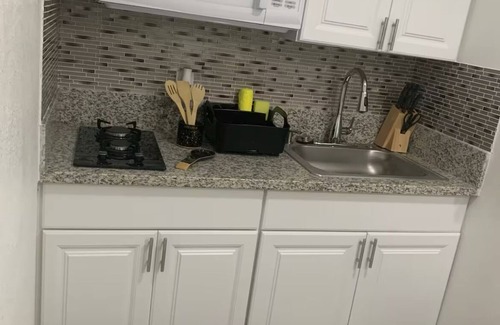Whitney Apartment | Cozy 1-bedroom w/WiFi, TV, Netflix, small kitchen, AC in exciting Las Vegas