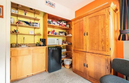 Ponderosa Palisades House | Cozy 1-bedroom with loft in charming Truckee with WiFi