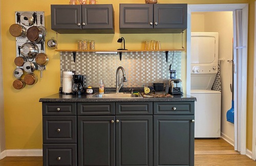 Silver Lake Apartment | Cozy 1-bedroom with WiFi and AC in charming Wilmington