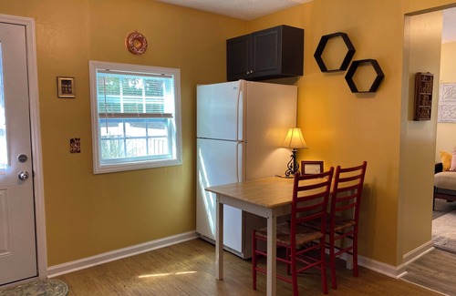 Silver Lake Apartment | Cozy 1-bedroom with WiFi and AC in charming Wilmington