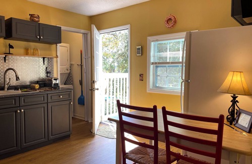 Silver Lake Apartment | Cozy 1-bedroom with WiFi and AC in charming Wilmington