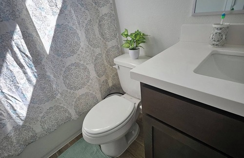 South Main Condo | Cozy 1-bedroom with WiFi, in a house in superb Houston