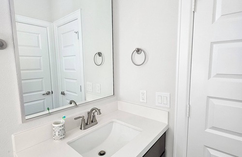 South Main Condo | Cozy 1-bedroom with WiFi, in a house in superb Houston