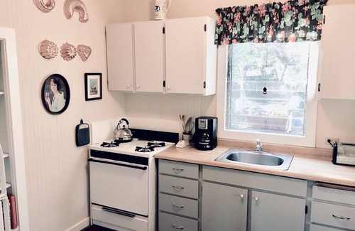 Sonoma Cottage | Cozy 1 BR Cottage 2 Block Stroll to Sonoma Plaza.