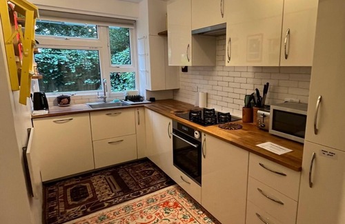 Bethnal Green Condo | Cozy 1-BR Garden Flat For Up to 4 in East London