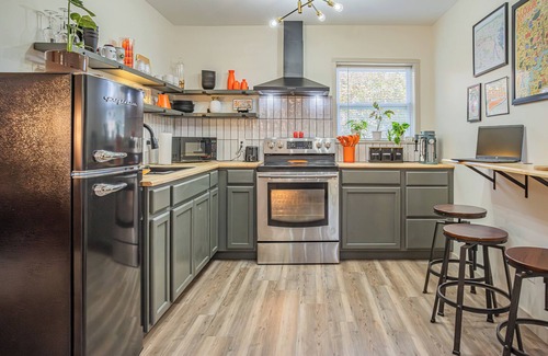 Knoxville House | Cozy 1-BR Guesthouse Knoxville - Pet Friendly/Hot Tub/Private Patio/Quiet