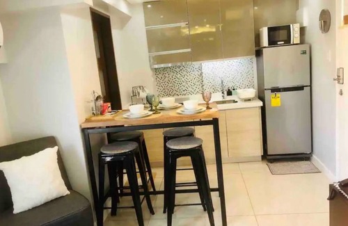 Ususan Condo | Cozy 1-BR Loft in BGC with Scenic Views, Modern Comfort & Vibrant Design