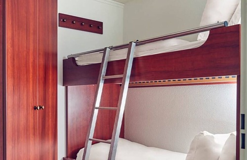 Nes Hotel | Cozy 1 King + Bunk | Heated Pool & Playground | Near Nes Beach