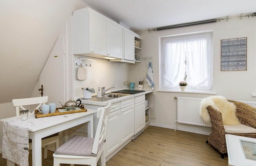 Tinnum Apartment | Cozy 1-room apartment for 2 persons, WLAN, parking facilities nearby.