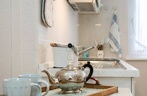 Tinnum Apartment | Cozy 1-room apartment for 2 persons, WLAN, parking facilities nearby.