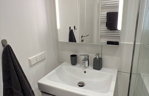 Bothfeld-Vahrenheide Apartment | Cozy 1-room studio with private entrance - right next to the forest.
