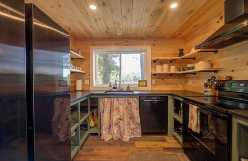 North Windham Cabin | Cozy 100-year-old Maine camp, steps to Little Sebago Lake