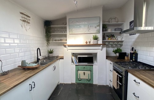 Wallaroo Cottage | Cozy 1870’s Cottage in Wallaroo, minutes from the beach & town centre