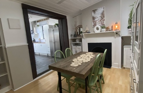 Wallaroo Cottage | Cozy 1870’s Cottage in Wallaroo, minutes from the beach & town centre